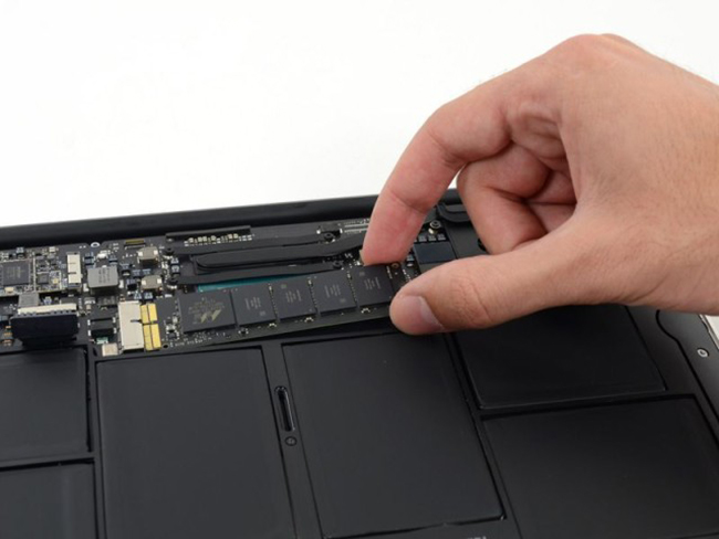 Фото - Apple отзывает флеш-накопители MacBook Air
