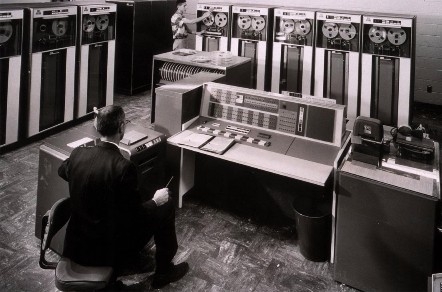 Фото - IBM 7090. Трехмиллионный компьютер