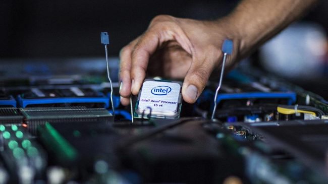 Фото - Intel больше не будет защищать некоторые свои процессоры от уязвимостей
