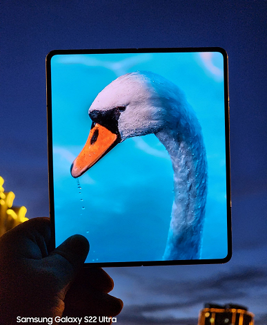 Фото - Xiaomi Mix Fold 2 и Samsung Galaxy Z Fold4 сравнили между собой. Складка у обоих хорошо видна, а Samsung оснащён самым лучшим экраном среди всех сгибающихся смартфонов