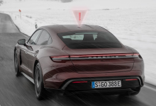 Фото - Porsche придумала систему 3D-голограмм для автомобилей, которая позволит водителям «общаться»