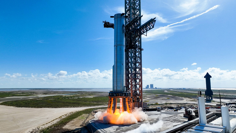 Фото - SpaceX установила рекорд, проведя огневые испытания ракеты Starship с 14 двигателями