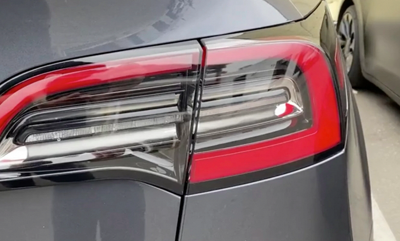 Фото - Tesla отзывает сотни тысяч машин: у них могут не включаться задние фонари